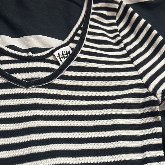 ‼️Cute Cropped Tee - Picture 2 of 2